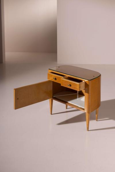 Paolo Buffa Pair of maple wood bedside tables bean shaped Italy 1950s