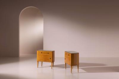 Paolo Buffa Pair of maple wood bedside tables bean shaped Italy 1950s