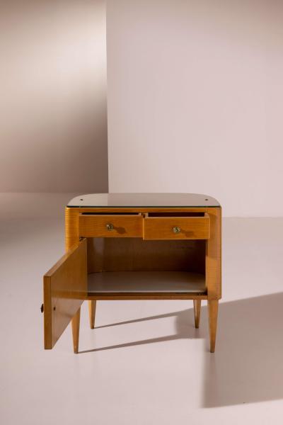 Paolo Buffa Pair of maple wood bedside tables bean shaped Italy 1950s