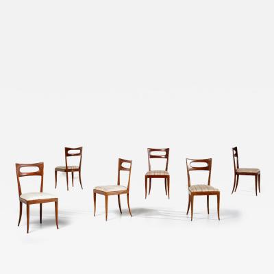Paolo Buffa Set of six elegant dining chairs in walnut with nice carved back