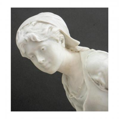 Paris Porcelain Sculpture Portrait of a Woman Grappilleuse Signed