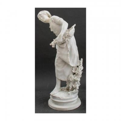 Paris Porcelain Sculpture Portrait of a Woman Grappilleuse Signed