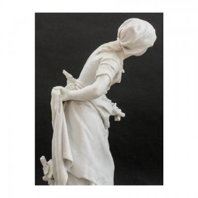 Paris Porcelain Sculpture Portrait of a Woman Grappilleuse Signed