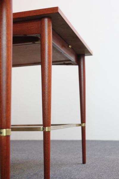 Paul McCobb Pair of Mahogany and Brass Connoisseur Collection Nightstands by Paul McCobb