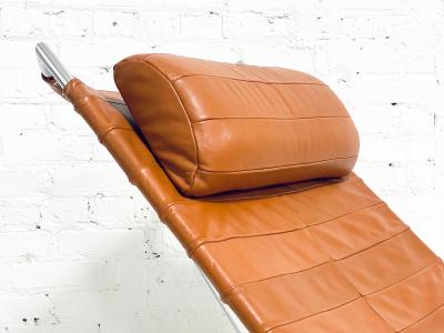 Paul Tuttle Chariot Chaise