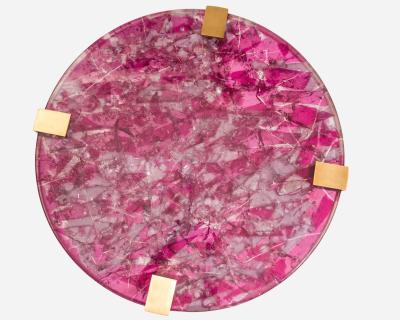 Pedestal table in resin with inclusions and gold plated brass