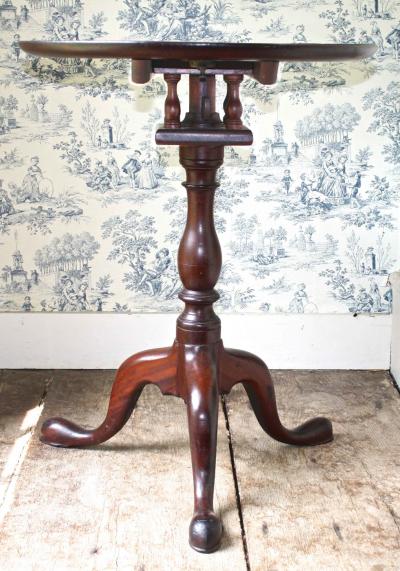 Pennsylvania Queen Anne Candlestand 1