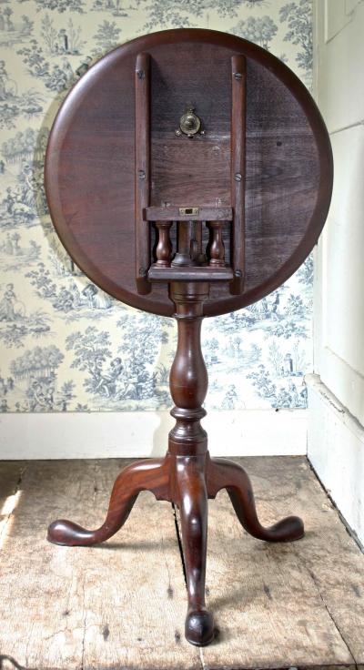 Pennsylvania Queen Anne Candlestand 1