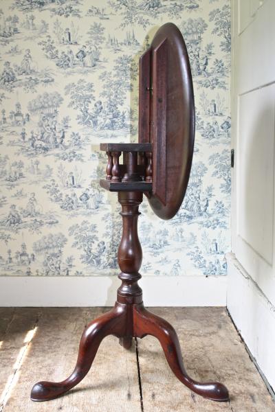 Pennsylvania Queen Anne Candlestand 1