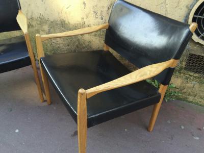 Per Olof Scotte Per Olof Scotte Pair of Oak and Leather Arm Chairs in Good Vintage Condition