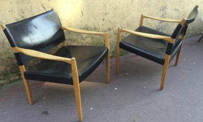 Per Olof Scotte Per Olof Scotte Pair of Oak and Leather Arm Chairs in Good Vintage Condition