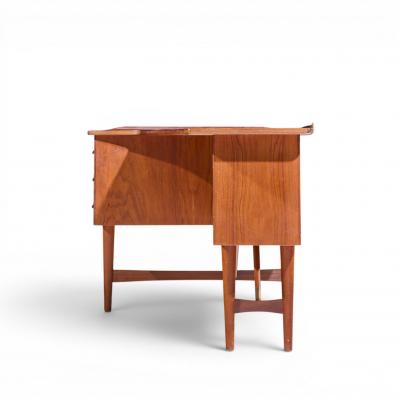 Peter L vig Nielsen Peter Lovig Nielsen Peter L vig Nielsen Mid Century Danish Teak Boomerang Desk