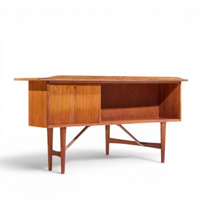 Peter L vig Nielsen Peter Lovig Nielsen Peter L vig Nielsen Mid Century Danish Teak Boomerang Desk