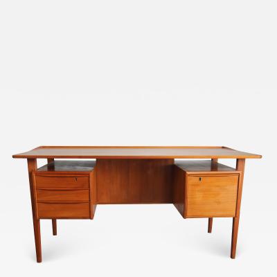 Peter L vig Nielsen Peter Lovig Nielson Designed Floating desk