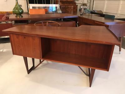 Peter Nielsen Peter Lovig Nielsen boomerang desk