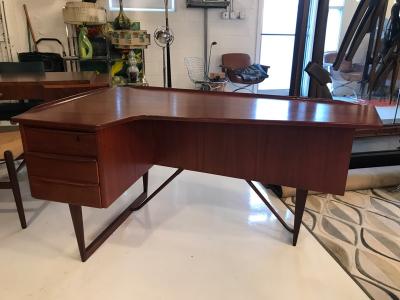 Peter Nielsen Peter Lovig Nielsen boomerang desk