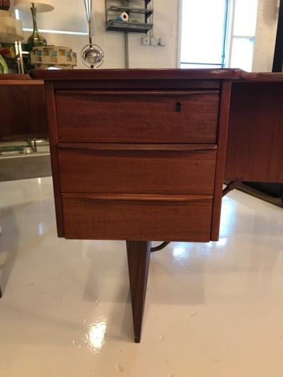 Peter Nielsen Peter Lovig Nielsen boomerang desk