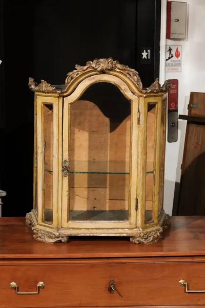 Petite 18th Century Venetian Painted Wood Rococo Vitrine with Carved Crest