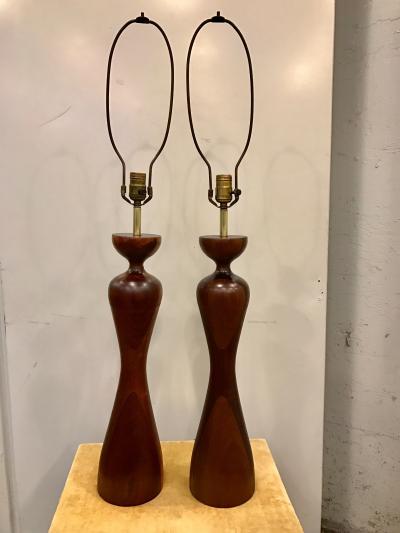 Phillip Lloyd Powell Pair of Phillip Lloyd Powell Walnut Lamps