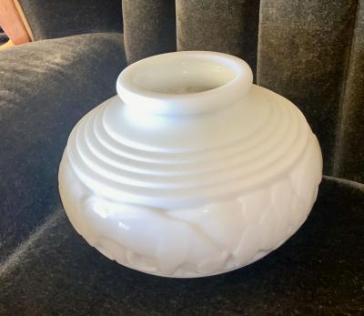 Pierre DAvesn DAvesn Art Deco Vase With Lions And Lioness Rare Opaque Glass