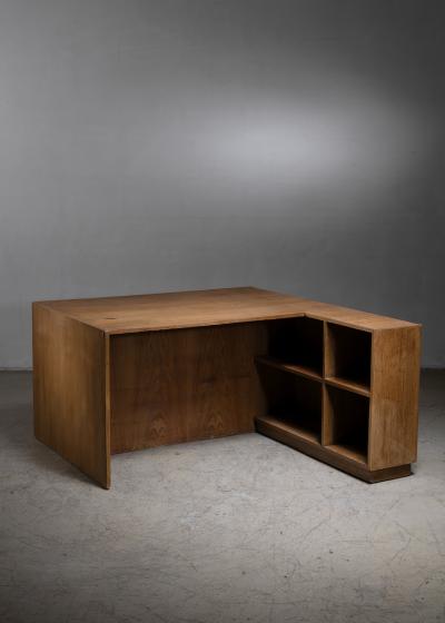 Pierre Jeanneret Pierre Jeanneret Judges deliberation desk from Chandigarh