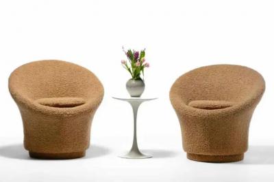Pierre Paulin Pair of Modern 1970s Pierre Paulin Style Mushroom Swivel Chairs in Latte Boucl 