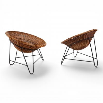 Pod Chairs Pair of Rattan Wicker Lounge Chairs on Metal Frame 1970