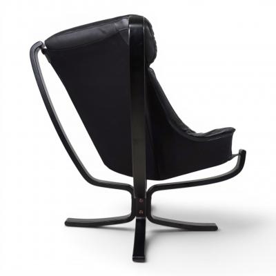 Poltrona Frau Poltrona Frau Viking Leather Lounge Chair by Sigurd Resell 1970