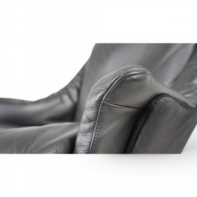 Poltrona Frau Poltrona Frau Viking Leather Lounge Chair by Sigurd Resell 1970