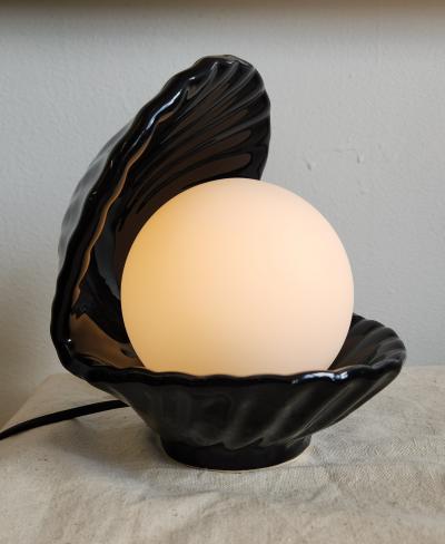 Porcelain Clamshell Lamp with Black Glaze