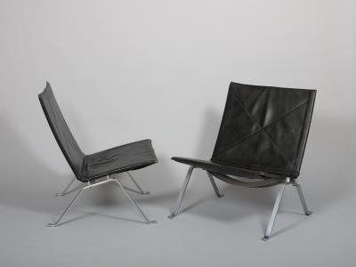 Poul Kj rholm Kjaerholm Poul Kjaerholm PK22 black leather lounge chairs for Fritz Hansen