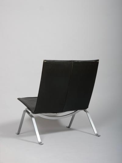 Poul Kj rholm Kjaerholm Poul Kjaerholm PK22 black leather lounge chairs for Fritz Hansen