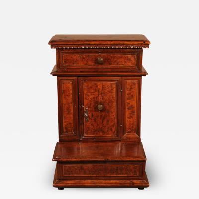 Prie dieu Or Oratory In Walnut And Burl Walnut Circa 1600