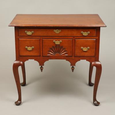 QUEEN ANNE DRESSING TABLE