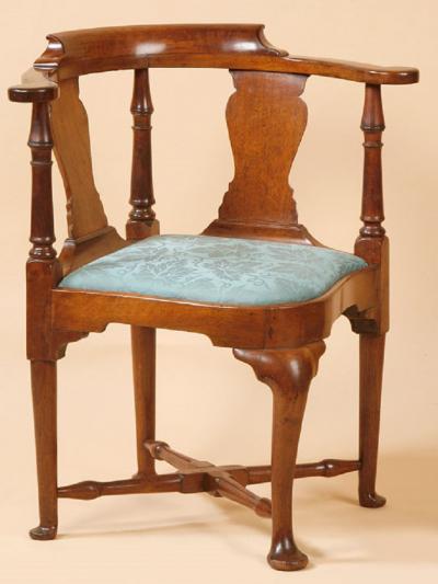 QUEEN ANNE HORSESHOE SHAPED SEAT CORNER CHAIR