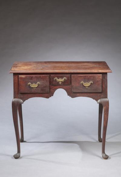 QUEEN ANNE LOWBOY OR DRESSING TABLE