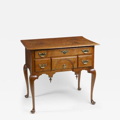 QUEEN ANNE LOWBOY WITH A CONCAVE NICHE