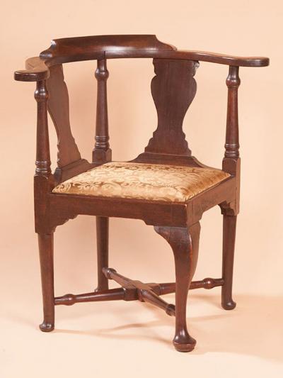 QUEEN ANNE PAD FOOT CORNER CHAIR