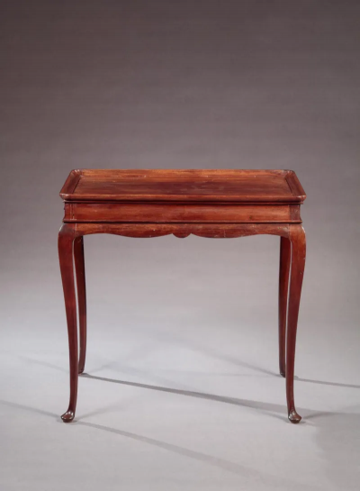 QUEEN ANNE TEA TABLE WITH SLIDES