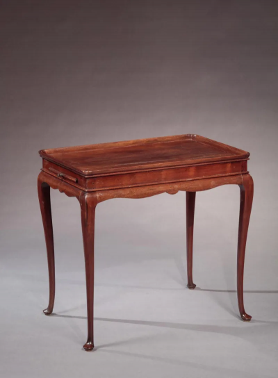 QUEEN ANNE TEA TABLE WITH SLIDES