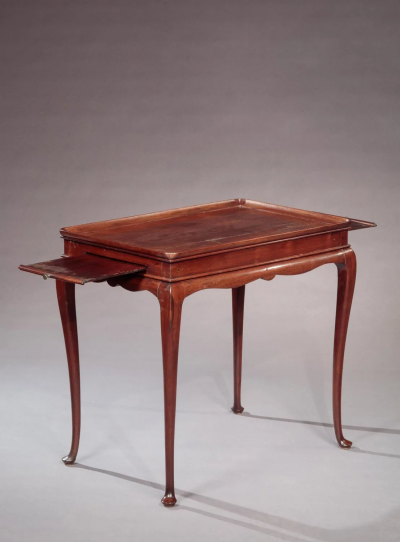 QUEEN ANNE TEA TABLE WITH SLIDES