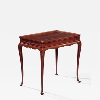 QUEEN ANNE TEA TABLE WITH SLIDES