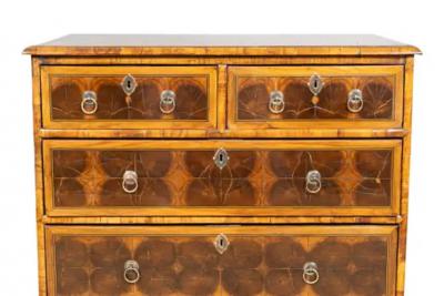 Queen Anne Oyster Veneer Chest Of Drawers
