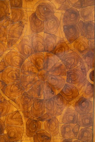 Queen Anne Oyster Veneer Chest Of Drawers