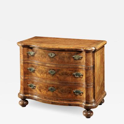 RARE WALNUT BLOCK FRONTED BAROQUE CHEST OF DRAWERS HOLLAND CIRCA 1740