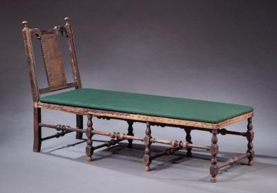 RARE WILLIAM AND MARY DAYBED