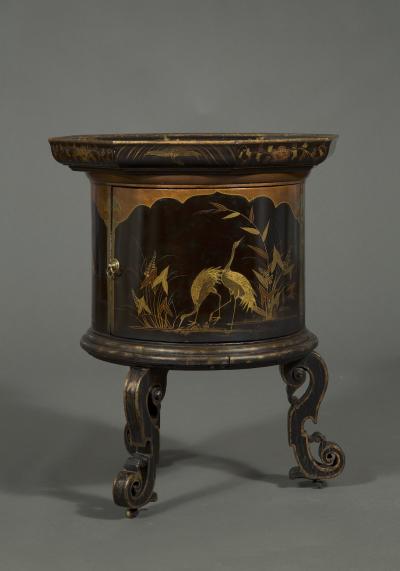 Rare Baroque Tea Table With Exquisite Decoration In Japanese Hiramaki E Lacquer