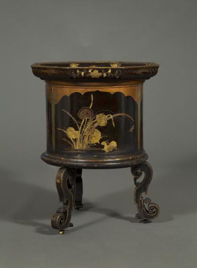 Rare Baroque Tea Table With Exquisite Decoration In Japanese Hiramaki E Lacquer