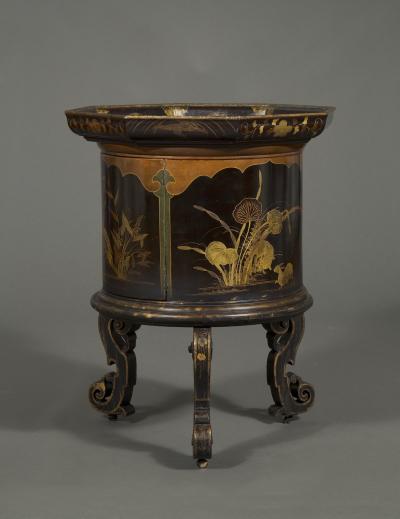 Rare Baroque Tea Table With Exquisite Decoration In Japanese Hiramaki E Lacquer