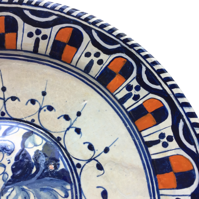 Rare Dutch Maiolica Charger a foglie early 17th century
